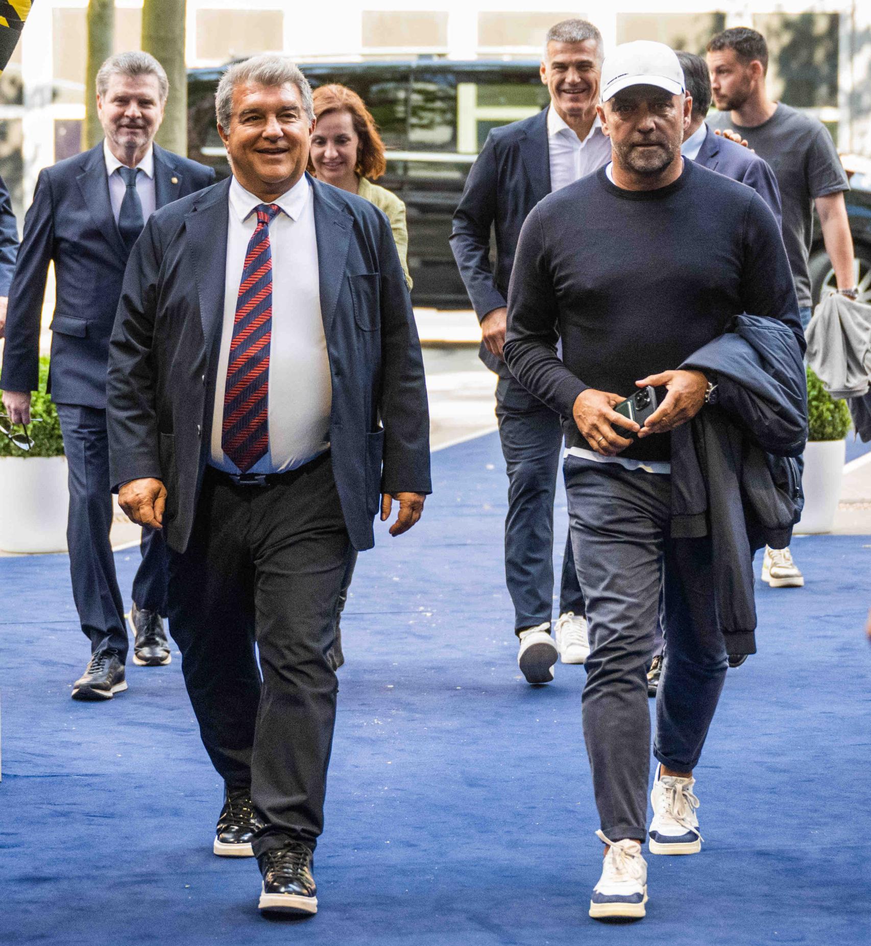 Joan Laporta y Hansi Flick acuden a la final de la Champions League de balonmano