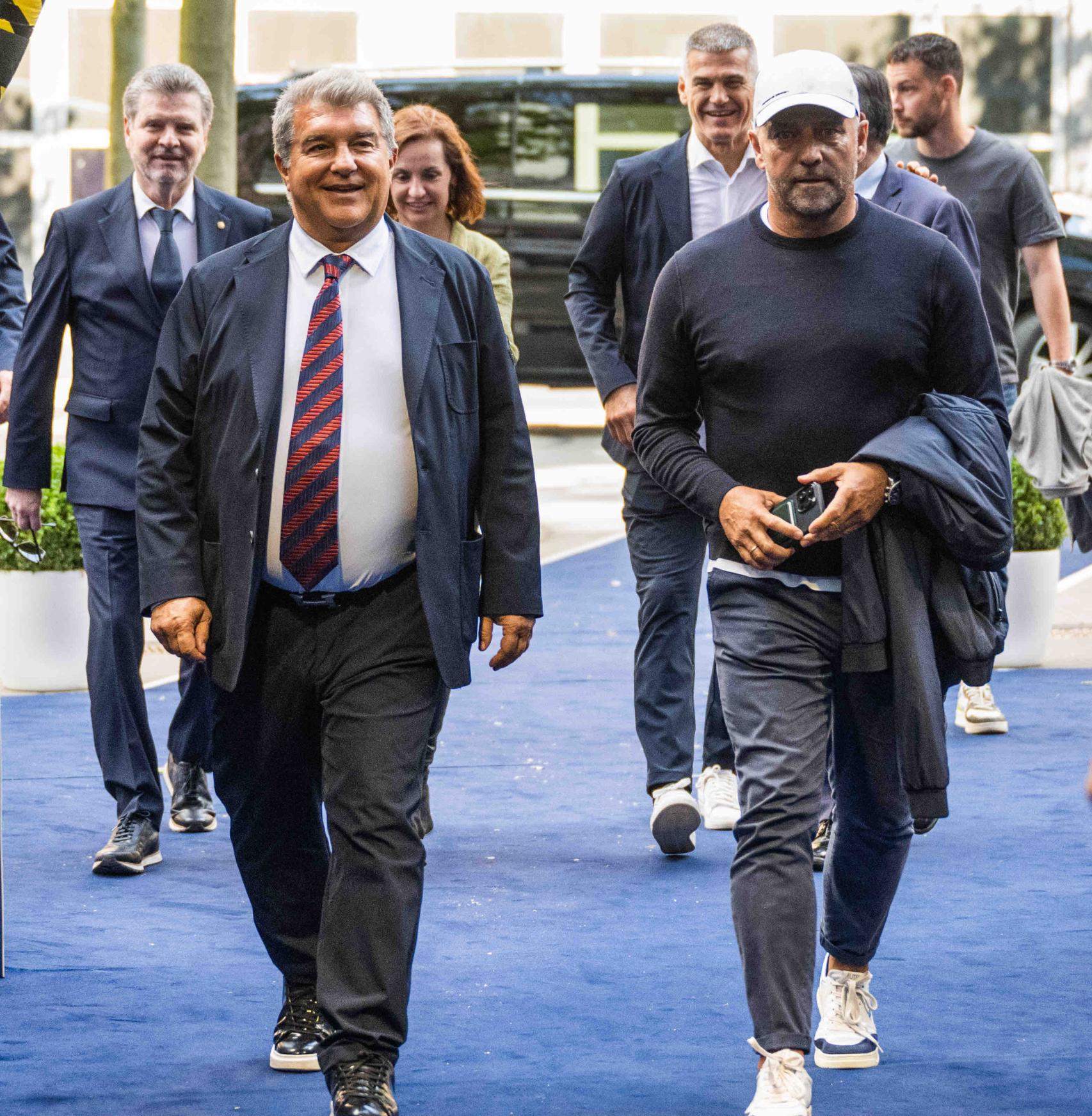 Joan Laporta y Hansi Flick acuden a la final de la Champions League de balonmano
