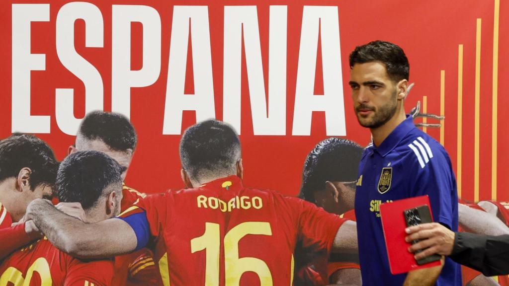 Mikel Merino, objetivo del Barça, en la concentración con la absoluta de España