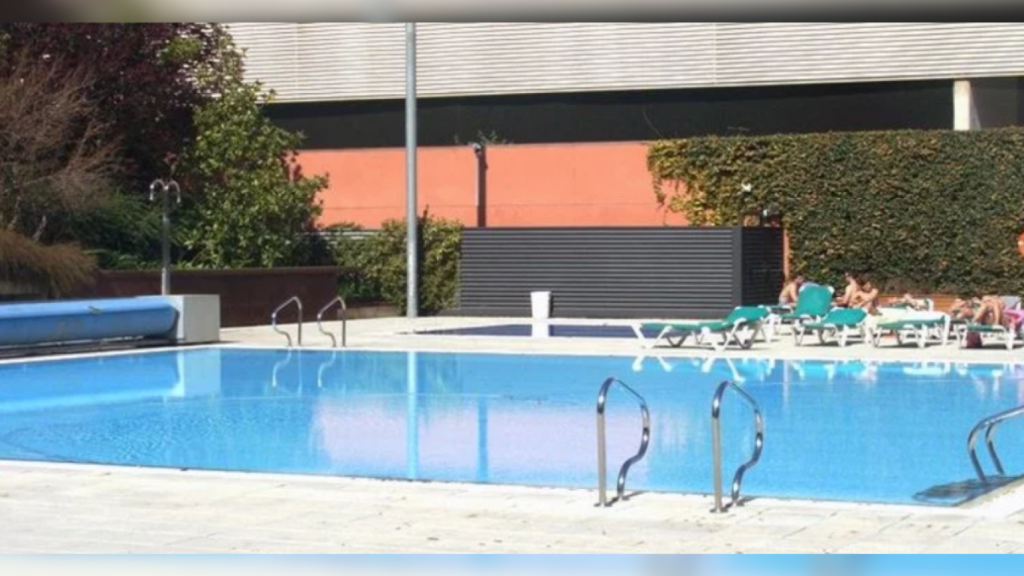 Piscina descubierta Bac de Roda