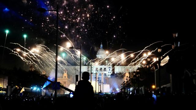 Imagen de archivo de un espectáculo piromusical con fuegos artificiales en Barcelona