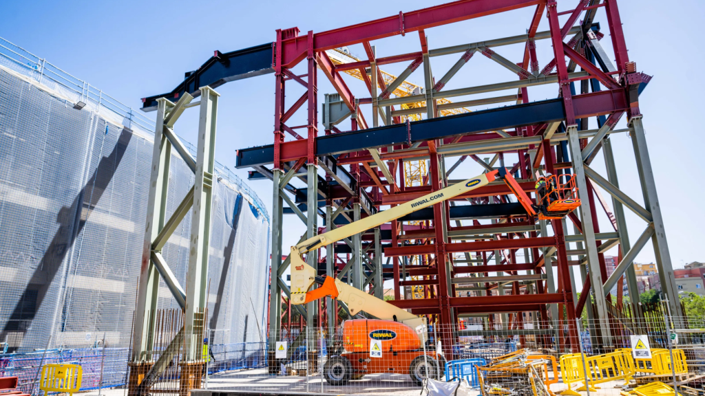 Pilares que soportarán la estructura del nuevo Camp Nou