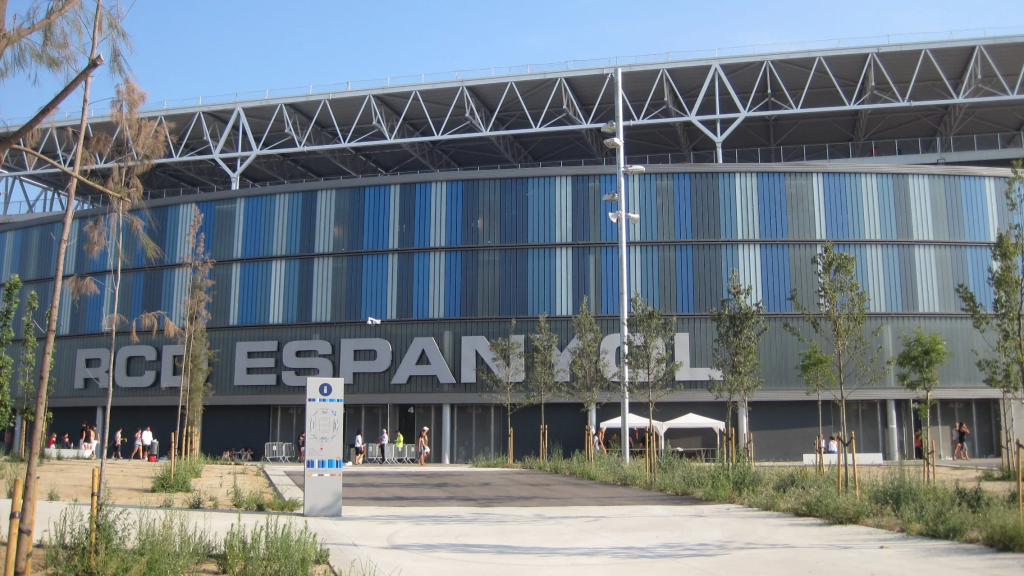 Exterior del Stage Front Stadium de Cornellà