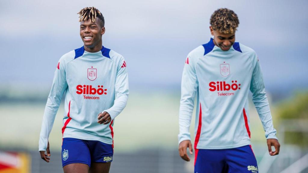 Nico Williams y Lamine Yamal, durante un entrenamiento de la selección española