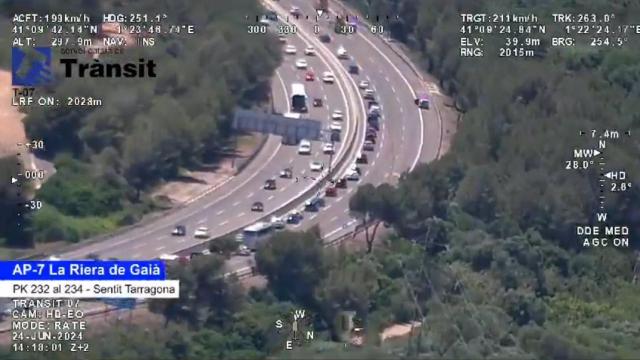 Tráfico en la AP-7 en la operación retorno hacia Barcelona por el puente de Sant Joan