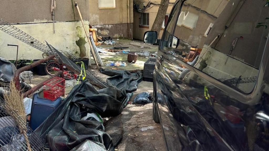 El estado en el que ha quedado el exterior de la casa de los presuntos autores del tiroteo en Girona