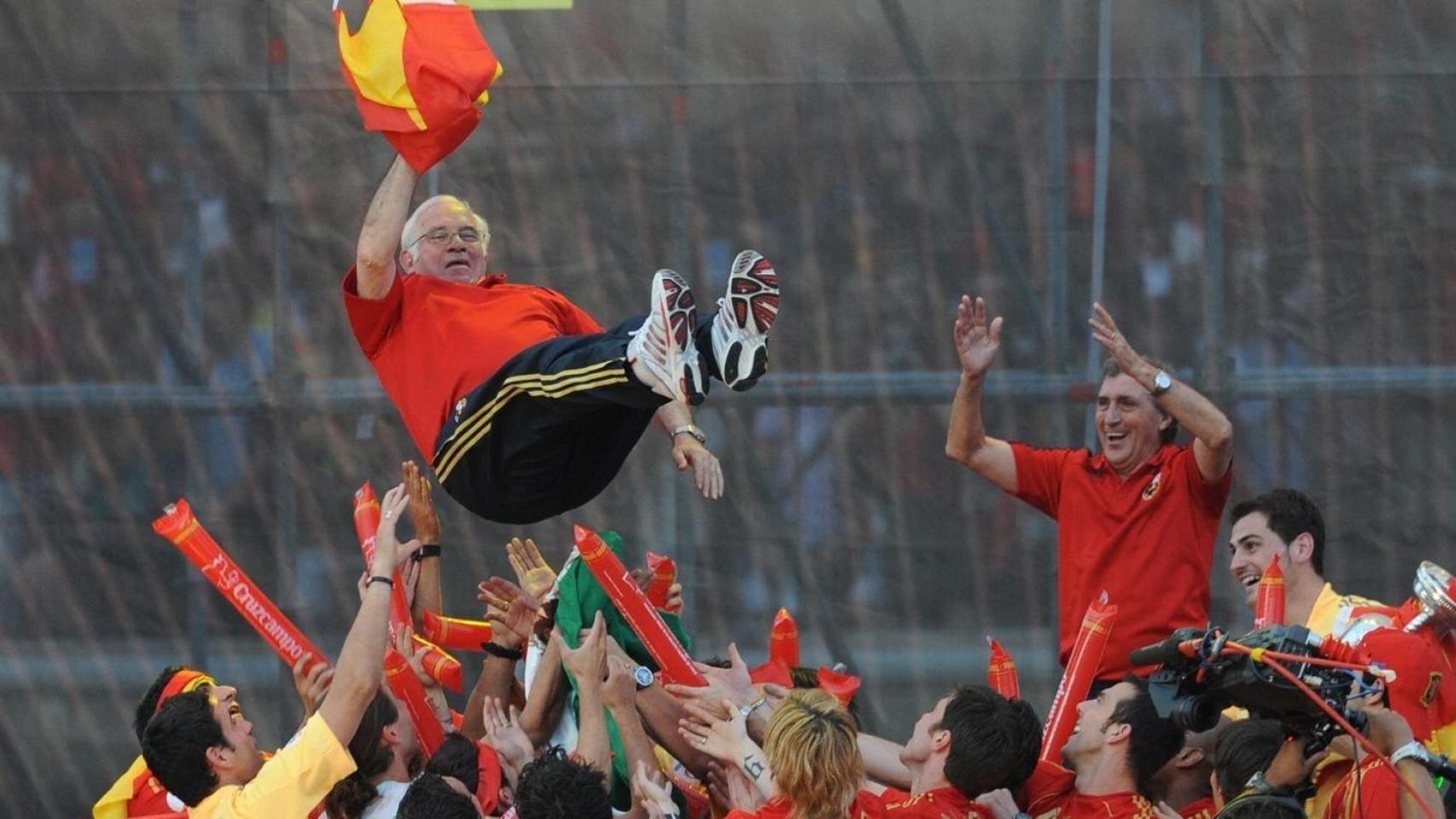 Luis Aragonés celebra la Eurocopa de 2008