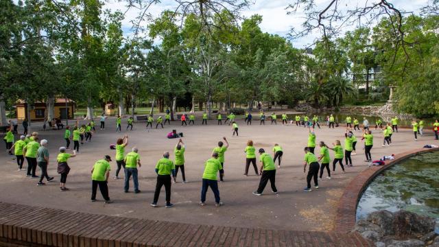 El programa “¡Ven a hacer deporte salud!” acerca la gimnasia dirigida a mujeres en Cornellà de Llobregat