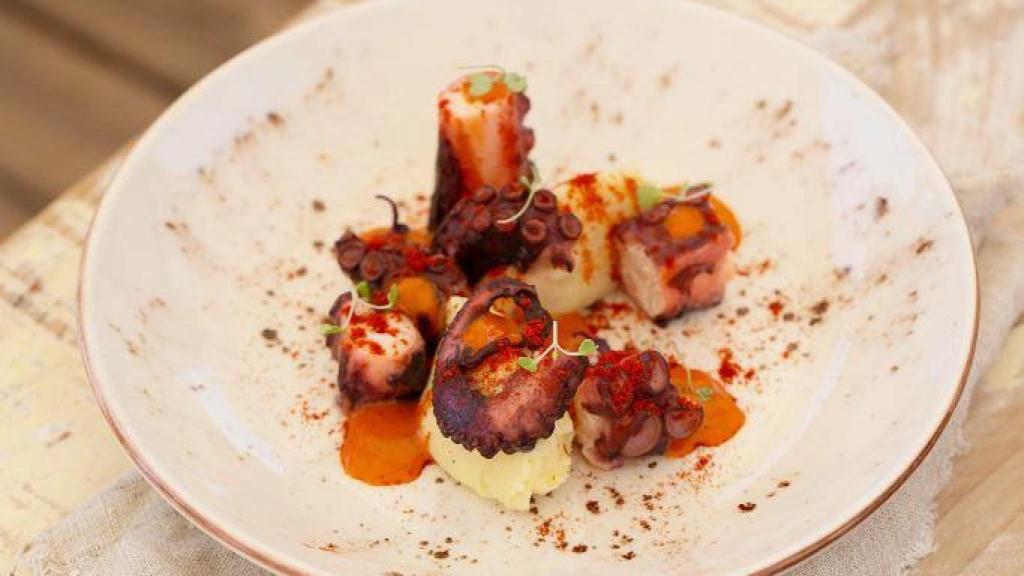 Pulpo especiado con patata caliu
