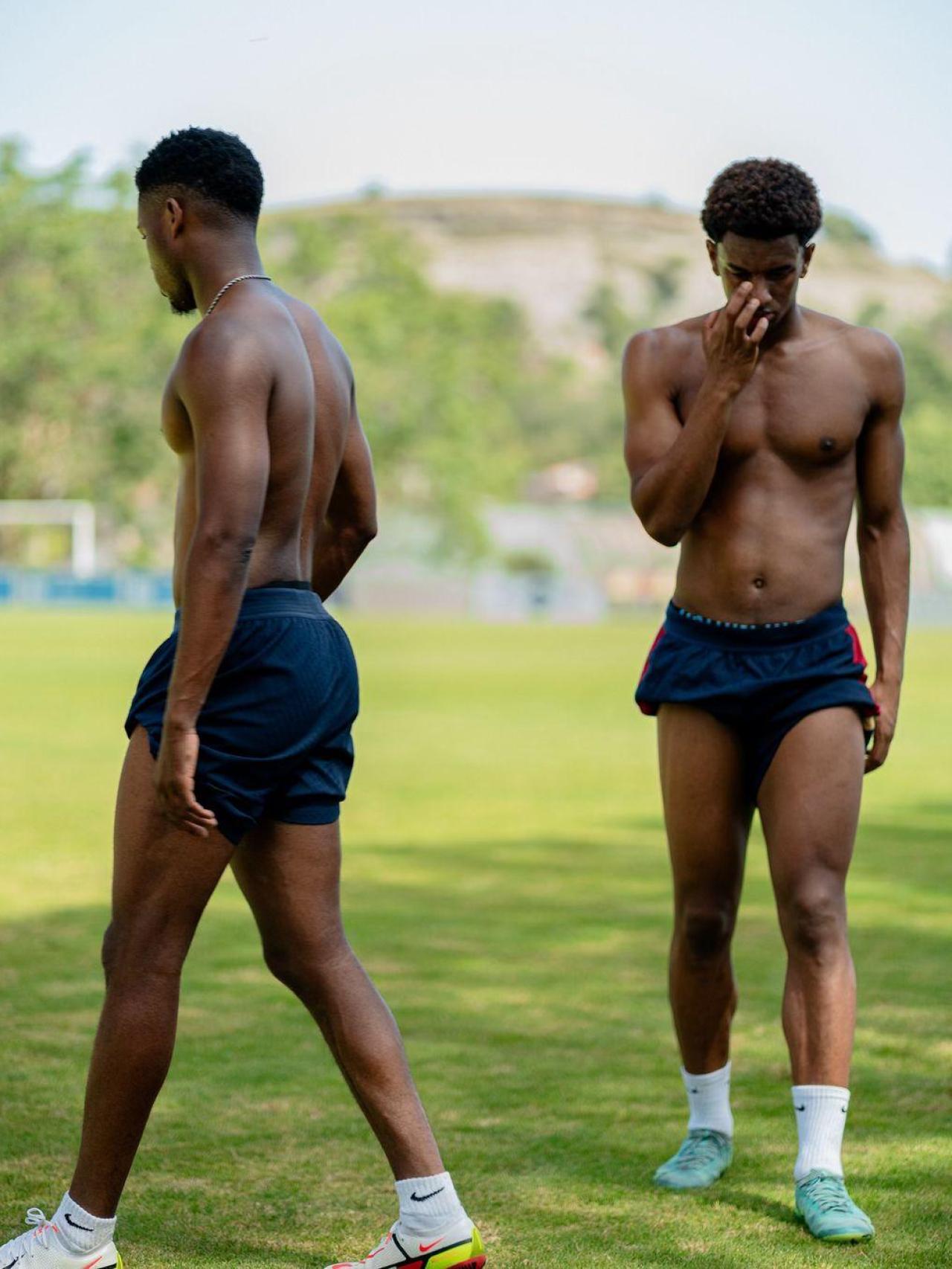 Alejandro Balde y Ansu Fati entrenan juntos antes de la pretemporada