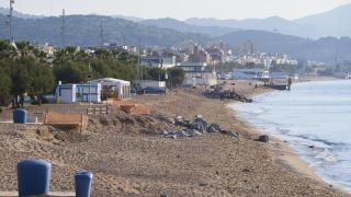 Efectos de la regresión del mar en la playa dels Patins a Vela, en Badalona