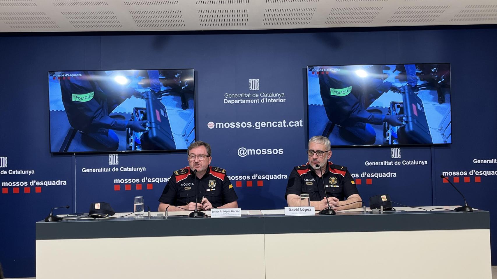De izq. a derecha: Inspector Josep A. López y Caporal David López del Área Central de Cibercrimen de los Mossos d'Esquadra