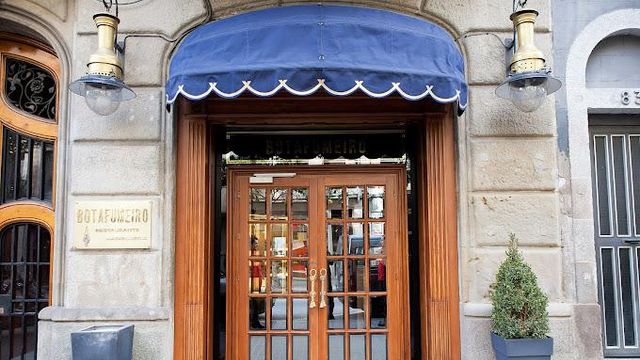 Entrada a la marisquería Botafumeiro