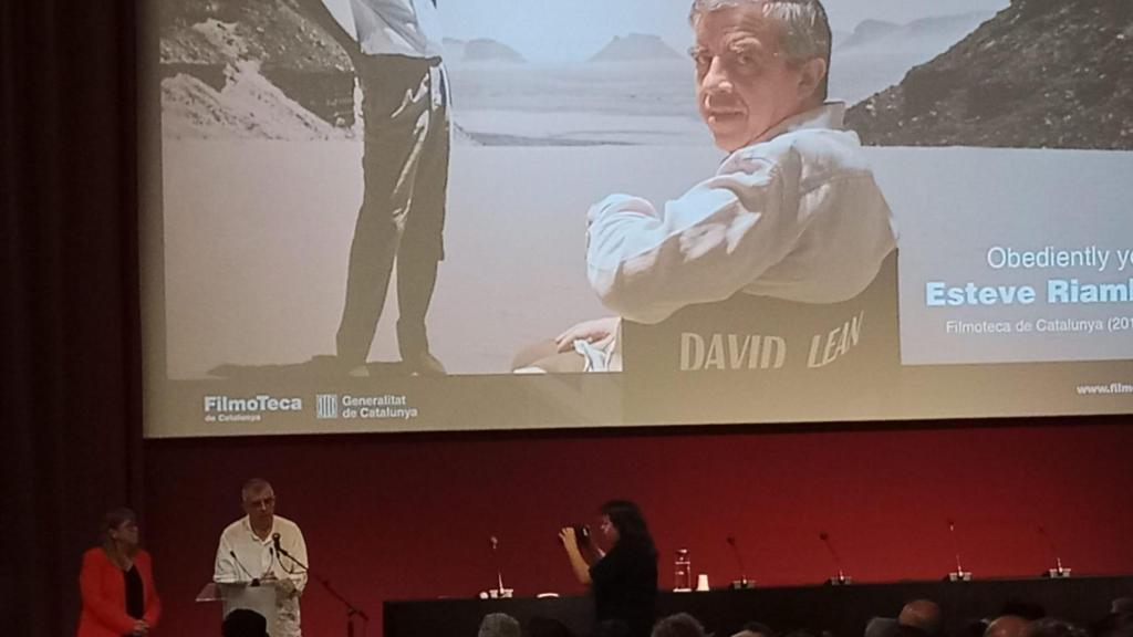 La consellera de Cultura, Natalia Garriga, y el exdirector de la Filmoteca Esteve Riambau