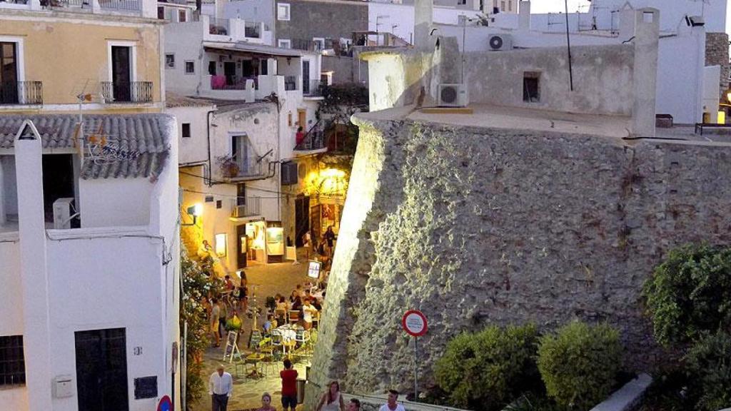 Una de las calles de Dalt Vila