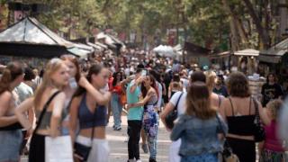 La Rambla de Barcelona, llena de turistas en una imagen de archivo