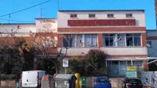 El Casino de Albarrosa, actualmente okupado por grupos violentos