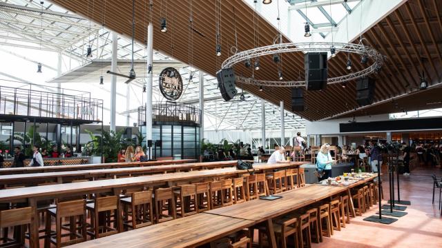 Interior del nuevo Time Out Market de Barcelona