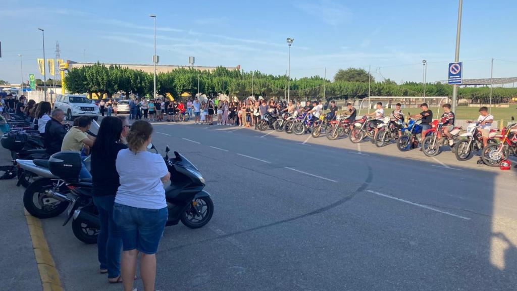 Sentido homenaje a Clàudia C. P. en el cementerio de Fondarella