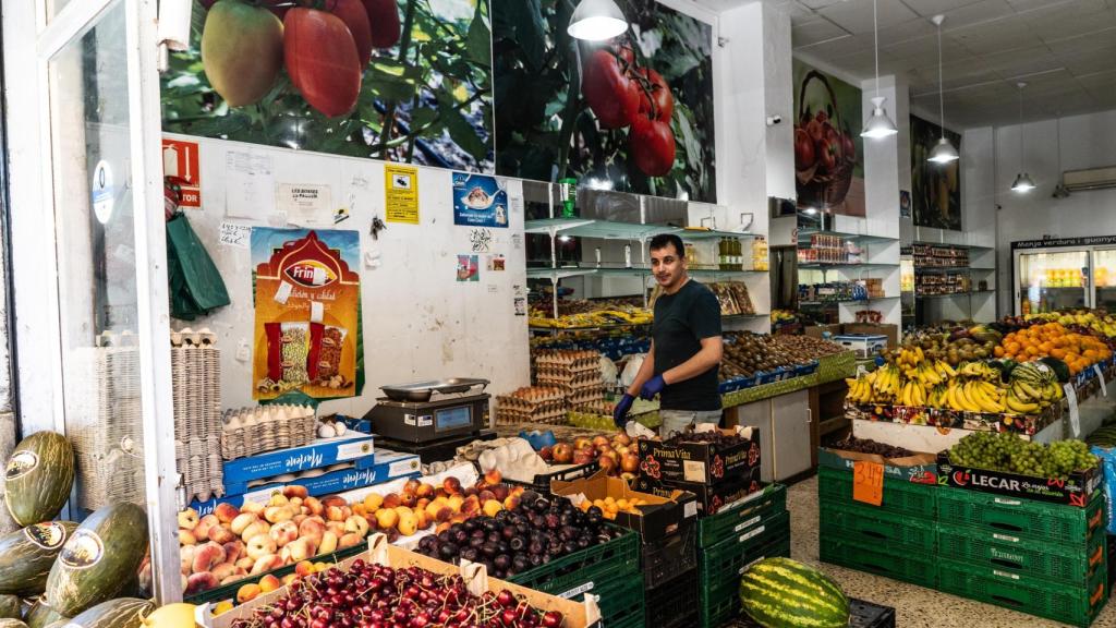 Una frutería de Rocafonda, el barrio donde creció Lamine Yamal