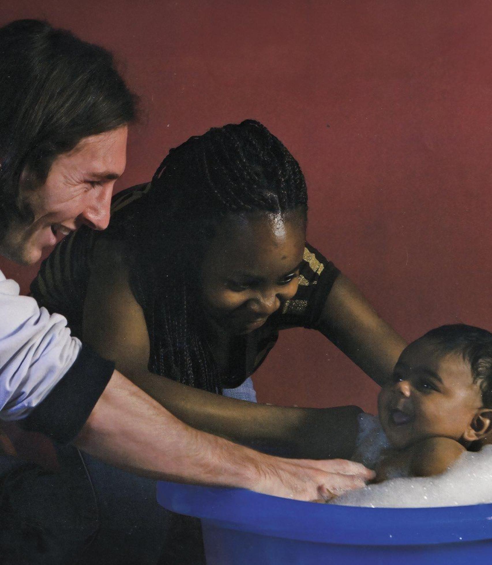 Leo Messi, junto a un bebé Lamine Yamal