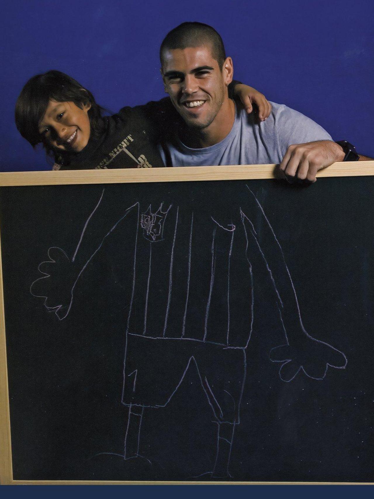 Víctor Valdés participa en el acto de UNICEF en representación del Barça