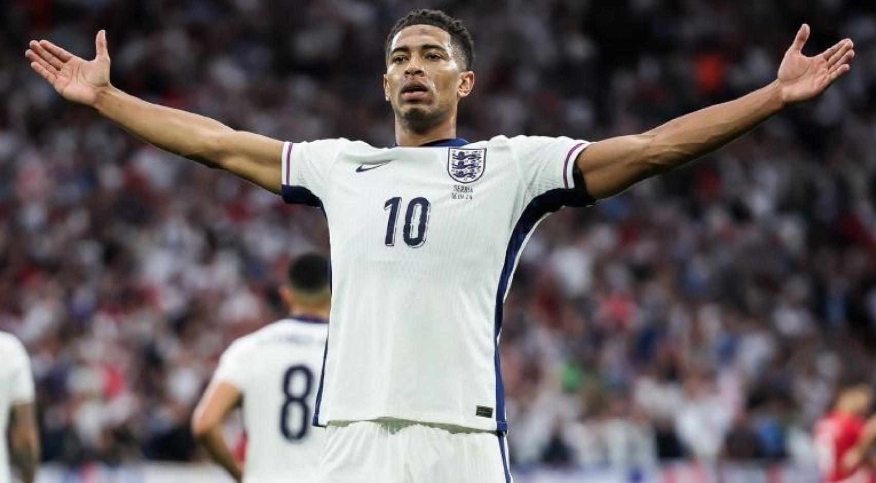 Jude Bellingham celebra su gol de chilena contra Eslovaquia