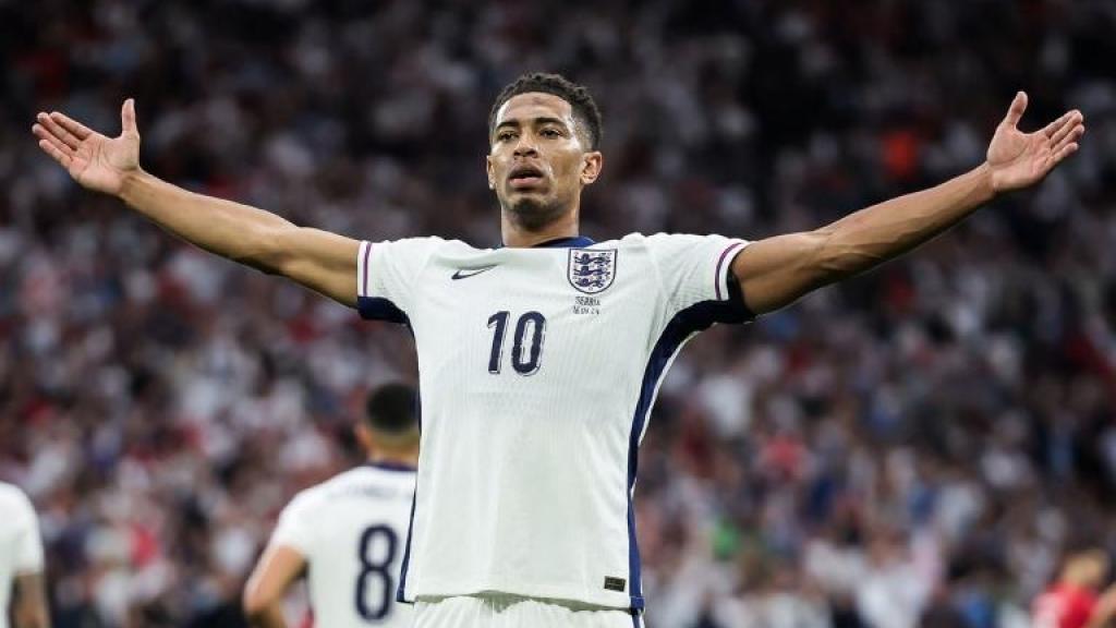 Jude Bellingham celebra su gol de chilena contra Eslovaquia