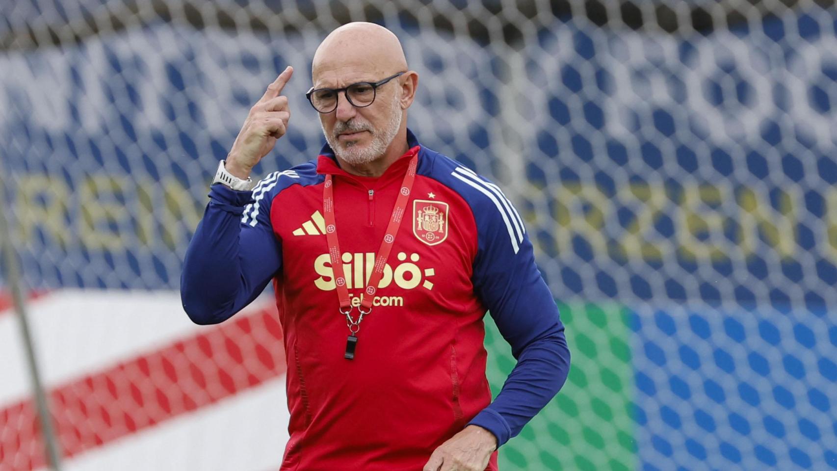 Luis de la Fuente dirige un entrenamiento de la selección española