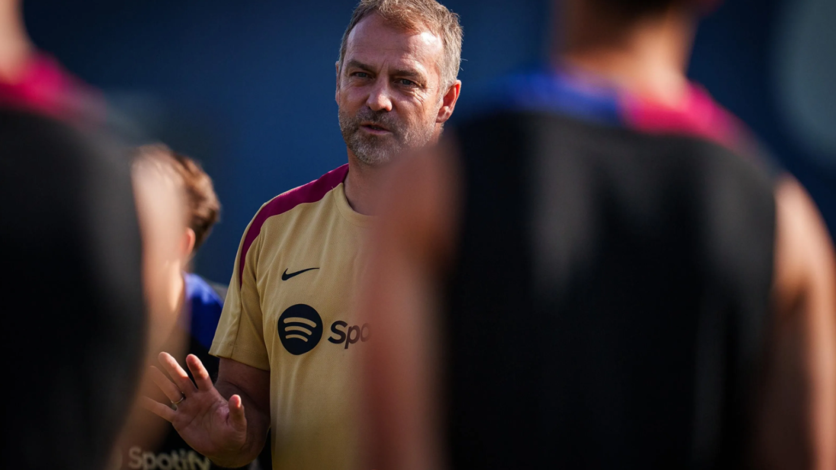 Hansi Flick dirige un entrenamiento del Barça en la primera semana de pretemporada