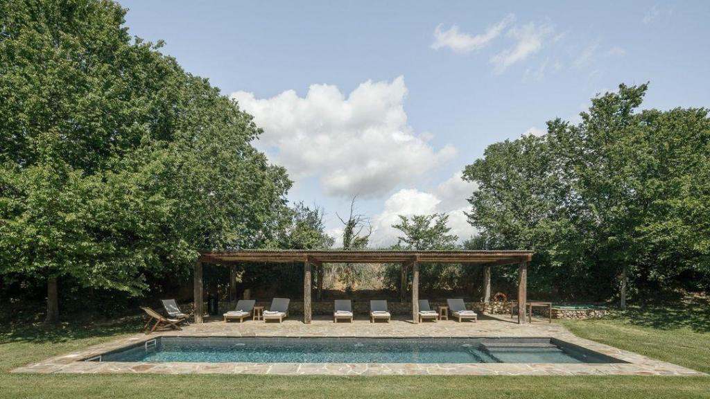 Piscina del Castillo de Vallgornera