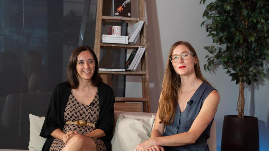 La paciente Nati Díez y la co-founder de Juno House, Liana Grieg