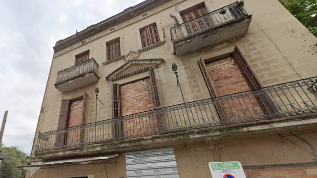 Edificio de la calle del Montnegre, 44-46