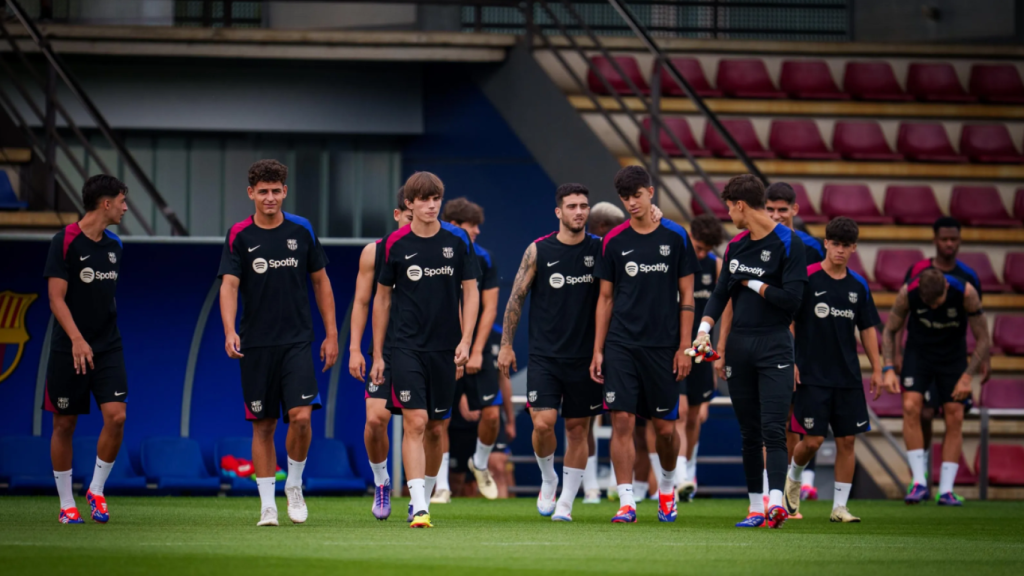 Los canteranos del Barça en un entrenamiento de pretemporada con el primer equipo