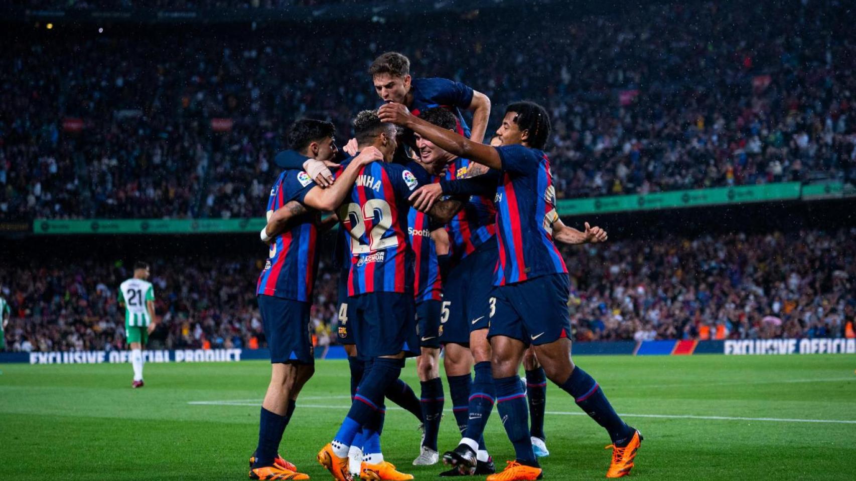 Los futbolistas del Barça celebran una victoria en el Camp Nou durante la temporada 2022-23