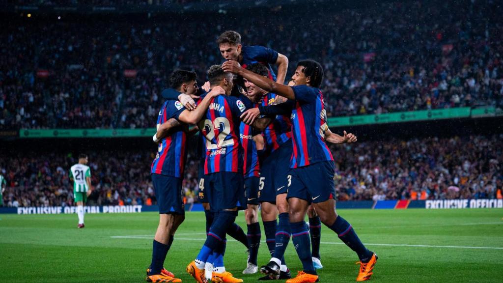 Los futbolistas del Barça celebran una victoria en el Camp Nou durante la temporada 2022-23