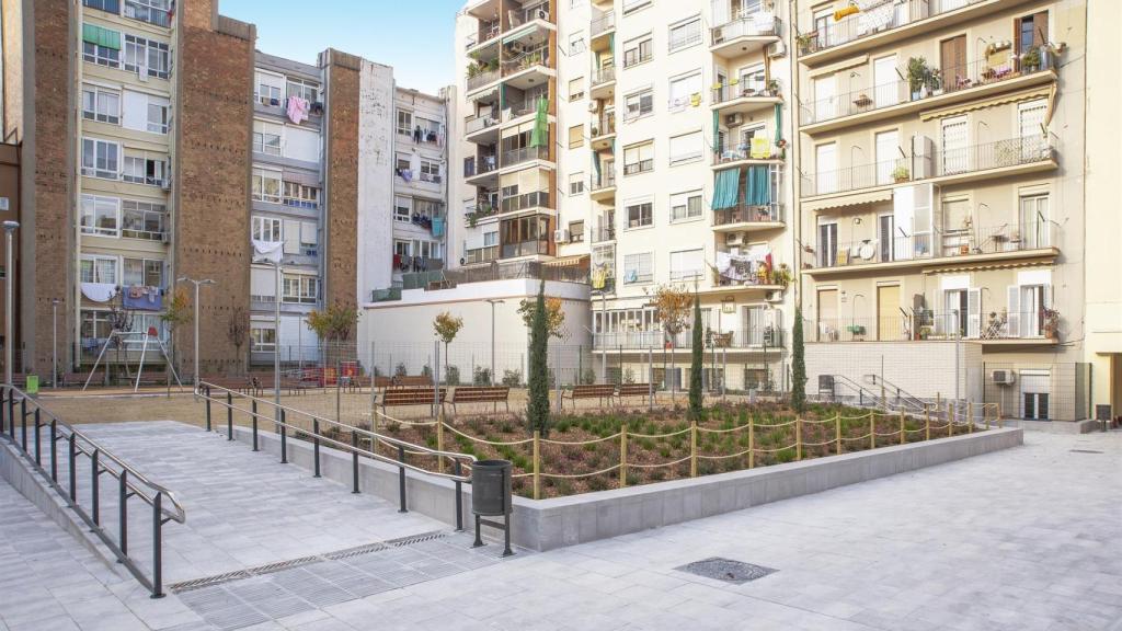 L'interior d'una illa a l'Eixample en una imatge d'arxiu