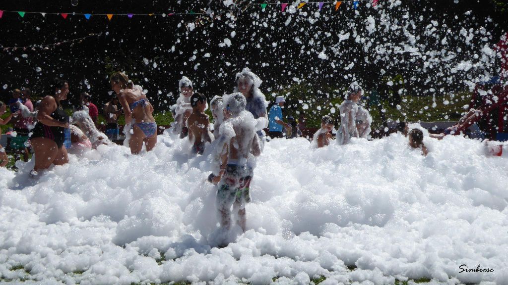Una festa de l'escuma en una imatge d'arxiu
