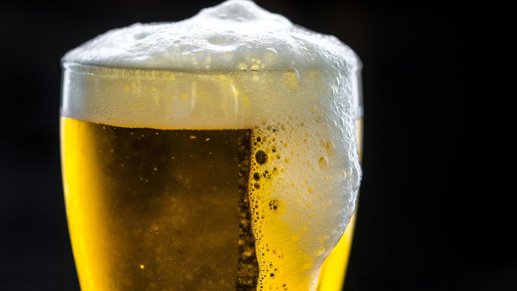 Una cerveza en una imagen de archivo