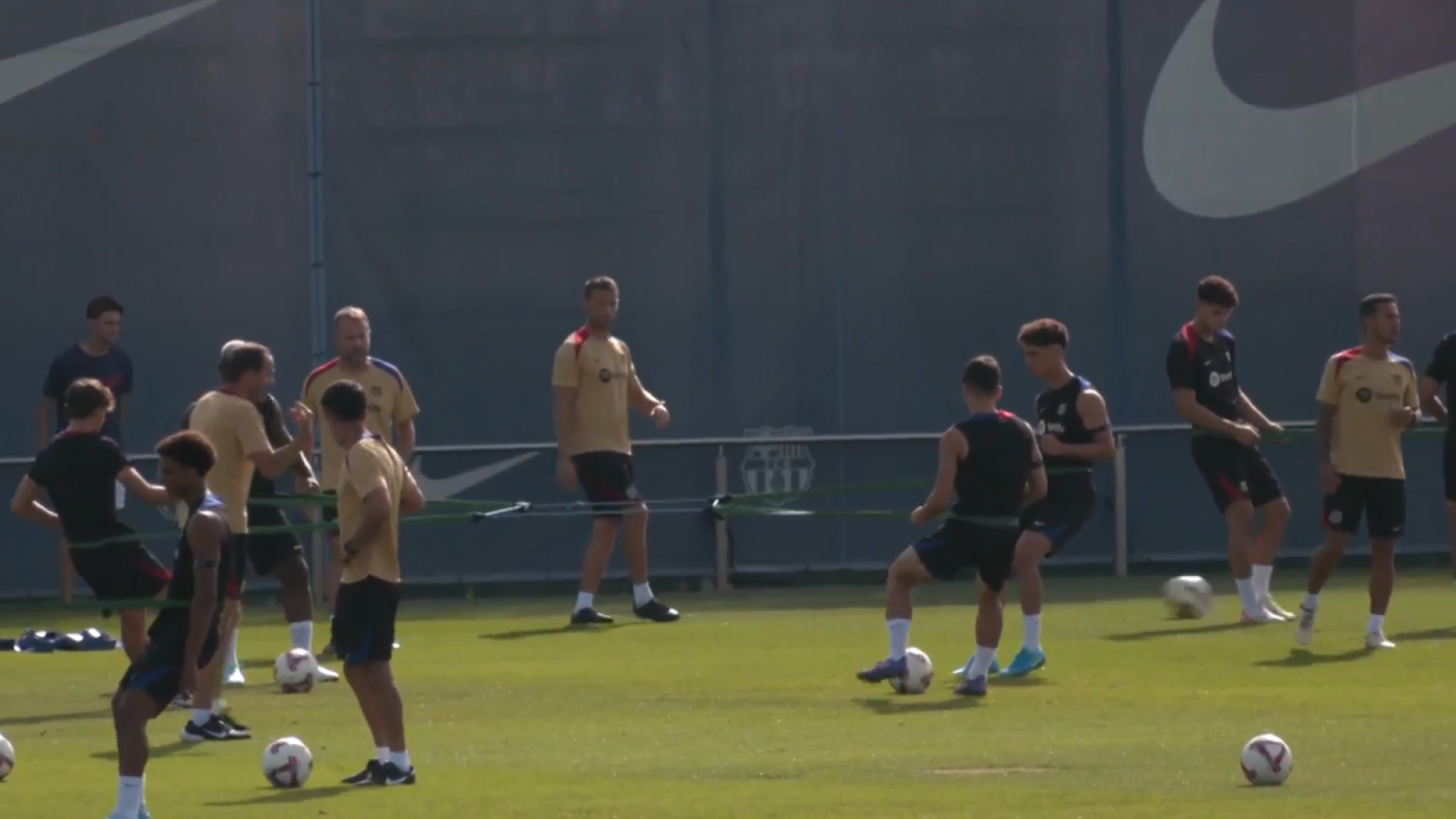 Entrenamiento del Barça de Hansi Flick en la Ciutat Esportiva