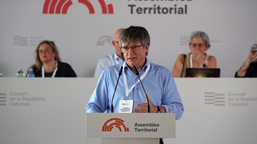 Carles Puigdemont, presidente del Consell de la República, en una asamblea territorial de la entidad en Elna (Francia)