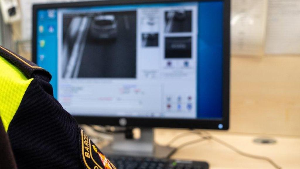 La Guàrdia Urbana controlant les càmeres de seguretat viària a Barcelona