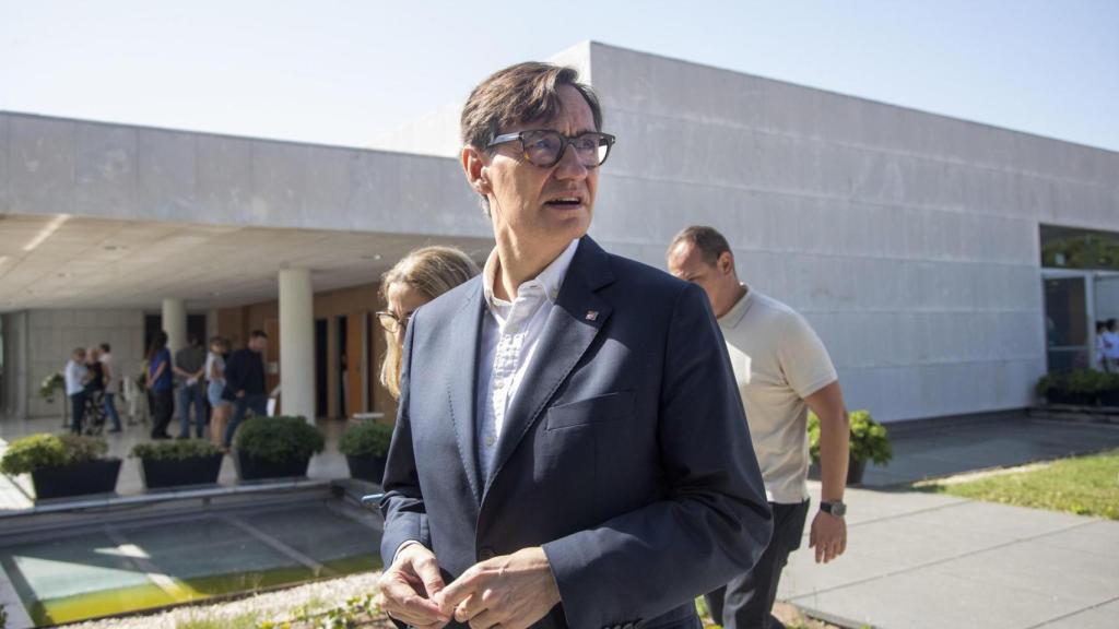 Salvador Illa, en el funeral de la escritora Rosa Regàs en Barcelona