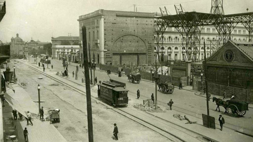 Exposició sobre les obres de construcció de l'estació de França de Barcelona de l'Arxiu Fotogràfic