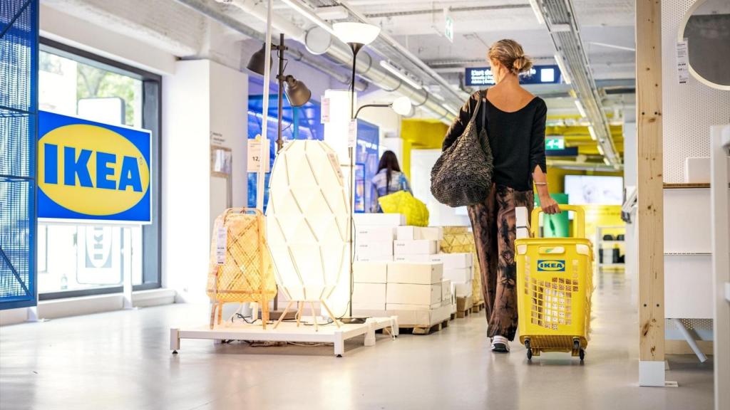 Interior d'una de les botigues d'Ikea a Barcelona