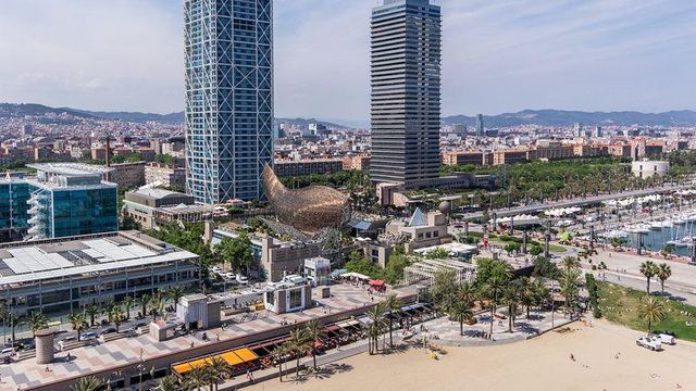 La Torre Mapfre de Barcelona junto con el Hotel Arts