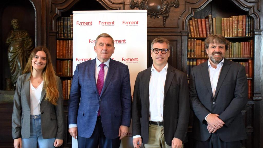 La responsable de COmunicación, Alba Serrano; el secretario general de Foment del Treball, David Tornos; el CEO de PymeLegal, Jaume Feliu Casas y el responsable de Socios de la patronal, Xavier Nolis