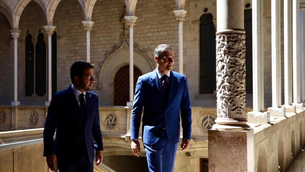 El presidente del Gobierno, Pedro Sánchez, se reúne con el presidente de la Generalitat en funciones, Pere Aragonès