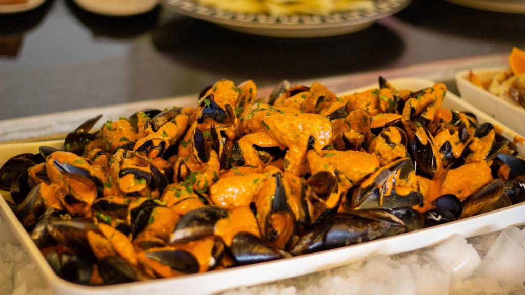 Mejillones con salsa romesco