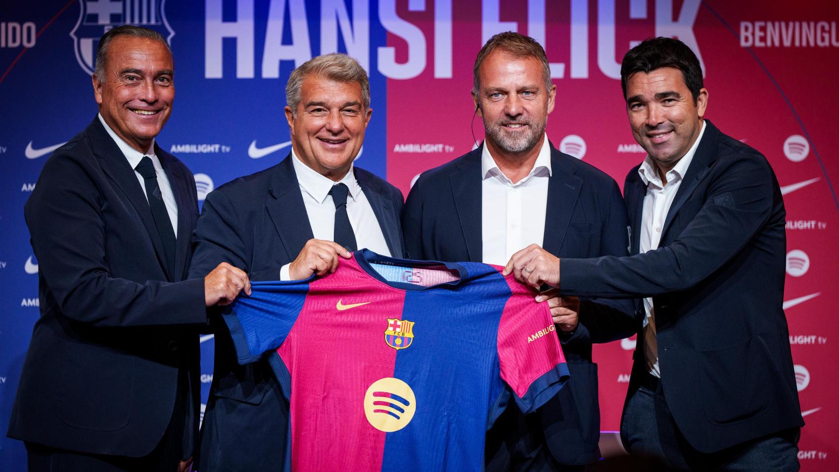 Rafa Yuste, Joan Laporta, Hansi Flick y Deco, en la presentación del entrenador alemán con el Barça